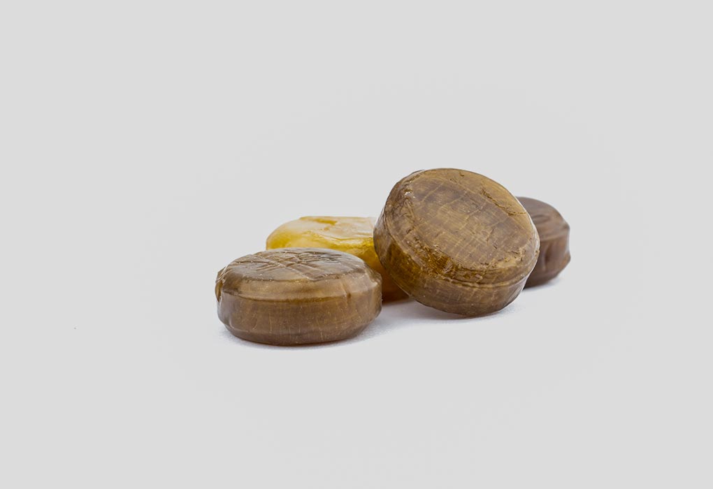 كيف تتعاملين مع التهاب الحلق أثناء الرضاعة؟ 4 أقراص استحلاب الحلق