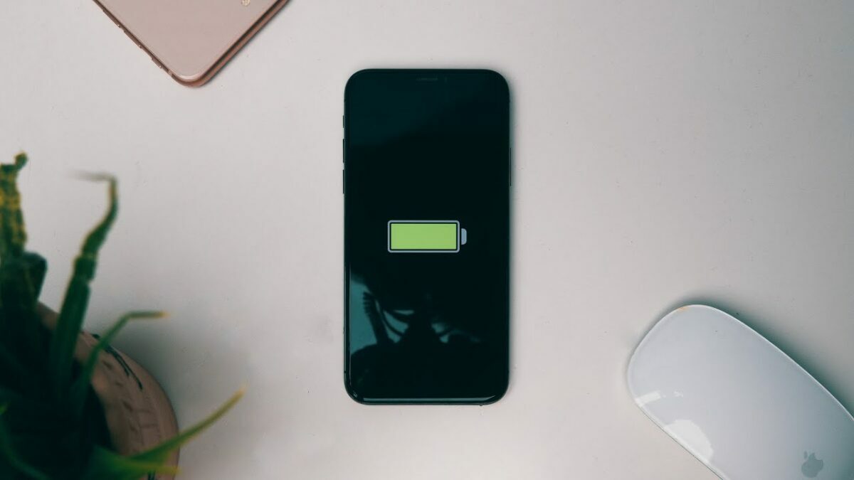 هل يساعد تفعيل الوضع الليلي في الجوالات على تقليل استهلاك البطارية؟ 