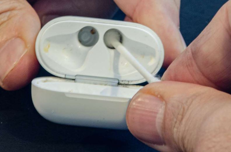 Clean Airpod case
