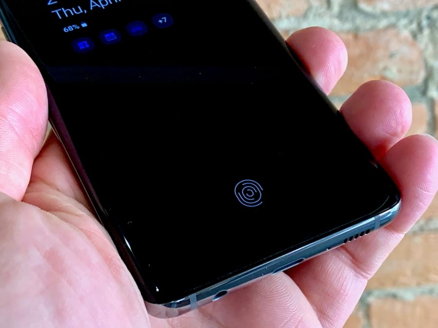 15 problèmes courants du Galaxy Note 10 et leurs solutions 30 The under screen fingerprint reader is a cool feature.