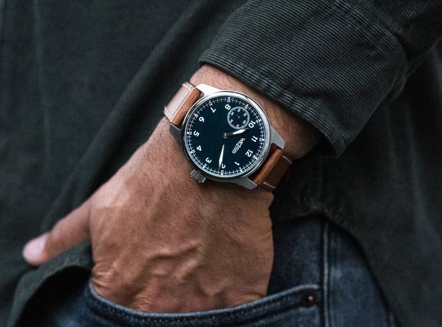 أفضل 50 علامة تجارية للساعات الفاخرة في عام 2023 106 Weiss Standard Issue Field Watch