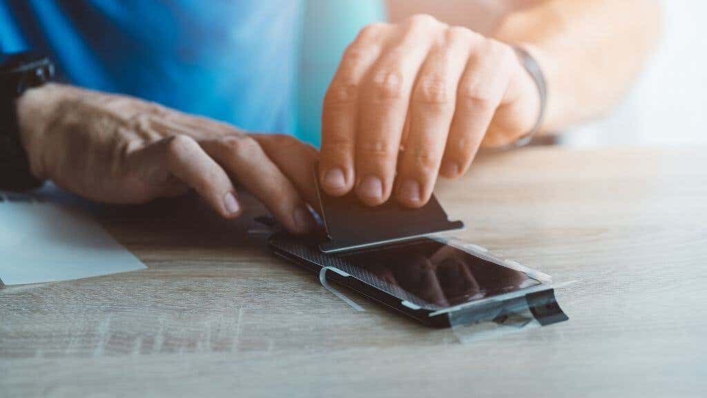 62695aa6c1482 ماهي فوائد شاشة الحماية على جوالك الذكي؟