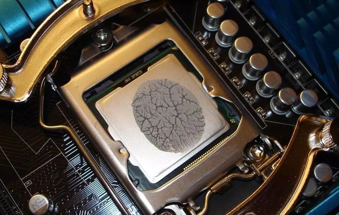 المعالج معجون حراري أقل تطبيق