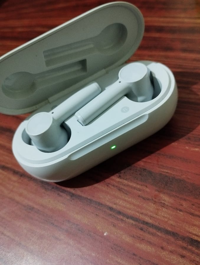 يشير الضوء الأخضر إلى أن مستوى البطارية هو الأمثل للاستخدام