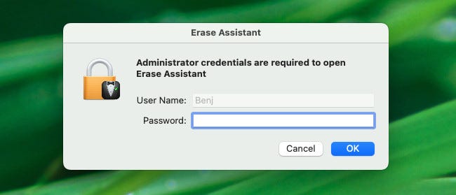 في Erase Assistant، اكتب اسم المستخدم وكلمة المرور الخاصين بالمسؤول.