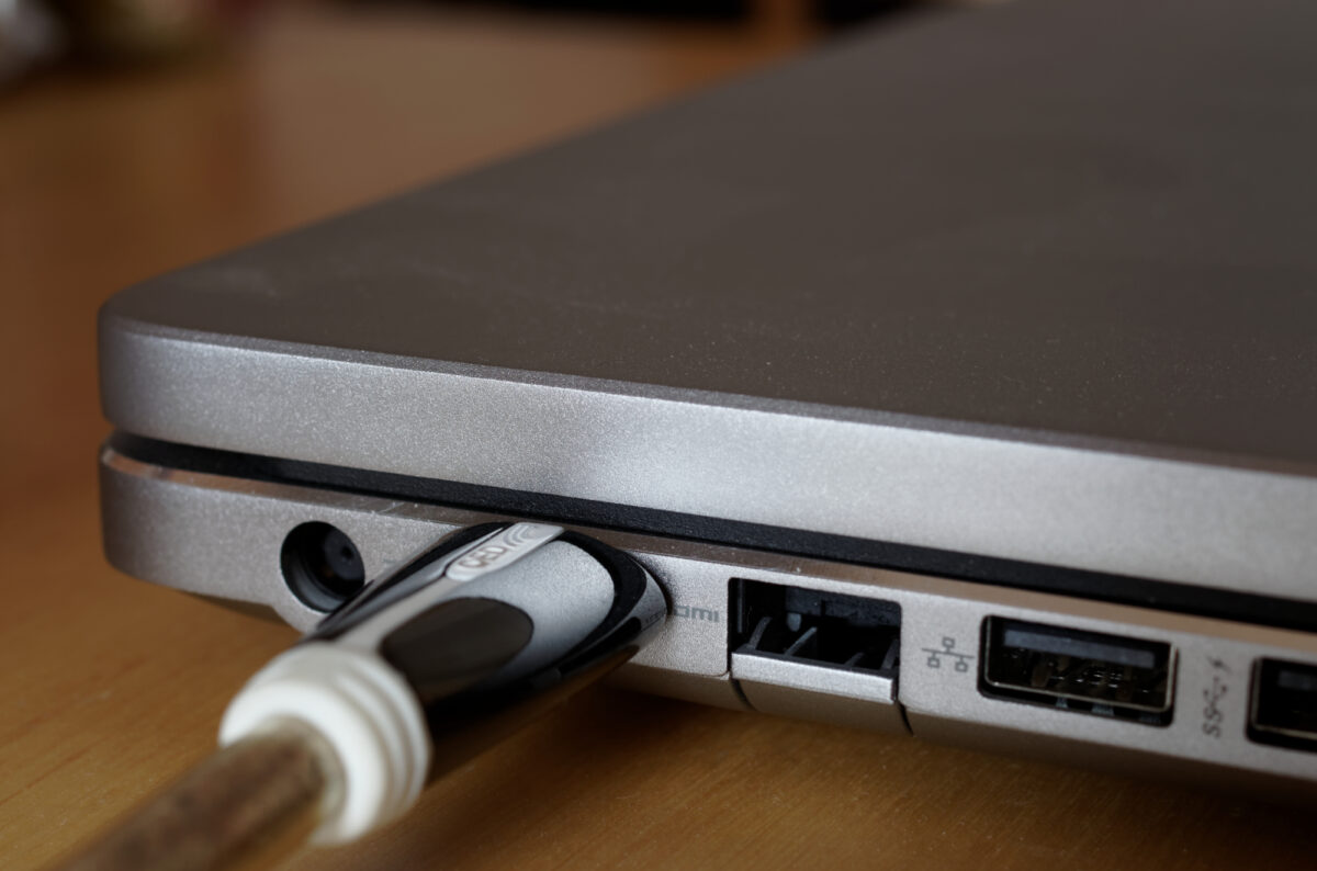 كيفية توصيل شاشة ثانية بجهاز اللاب توب الخاص بك