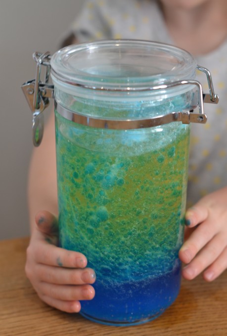 ما هي الكثافة؟ تجارب علمية للأطفال 4 خدعة الكثافة باستخدام الملح والماء