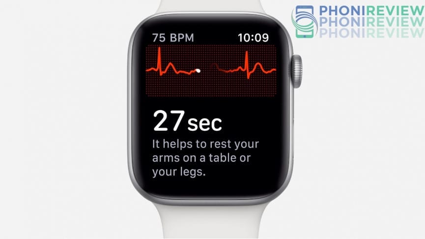 ساعة ابل 4 مع تطبيق ECG على الشاشة