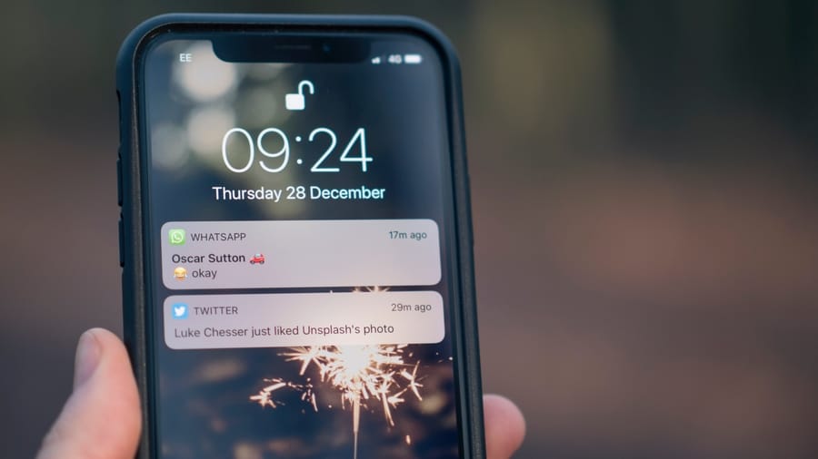 delayed WhatsApp notifications