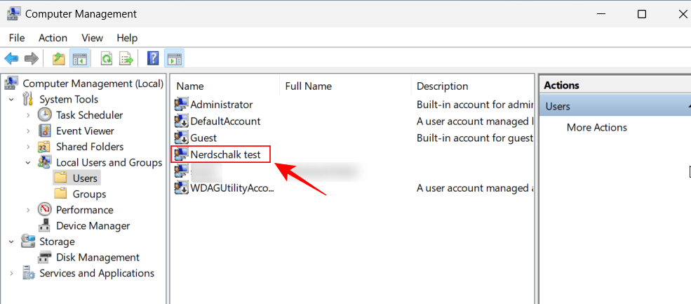 كيفية إعادة تعيين كلمة مرور مسؤول ويندوز 11 باستخدام موجه الأوامر (CMD) 37 reset password with cmd win 11 39 كيفية إعادة تعيين كلمة مرور مسؤول ويندوز 11 باستخدام موجه الأوامر (CMD)