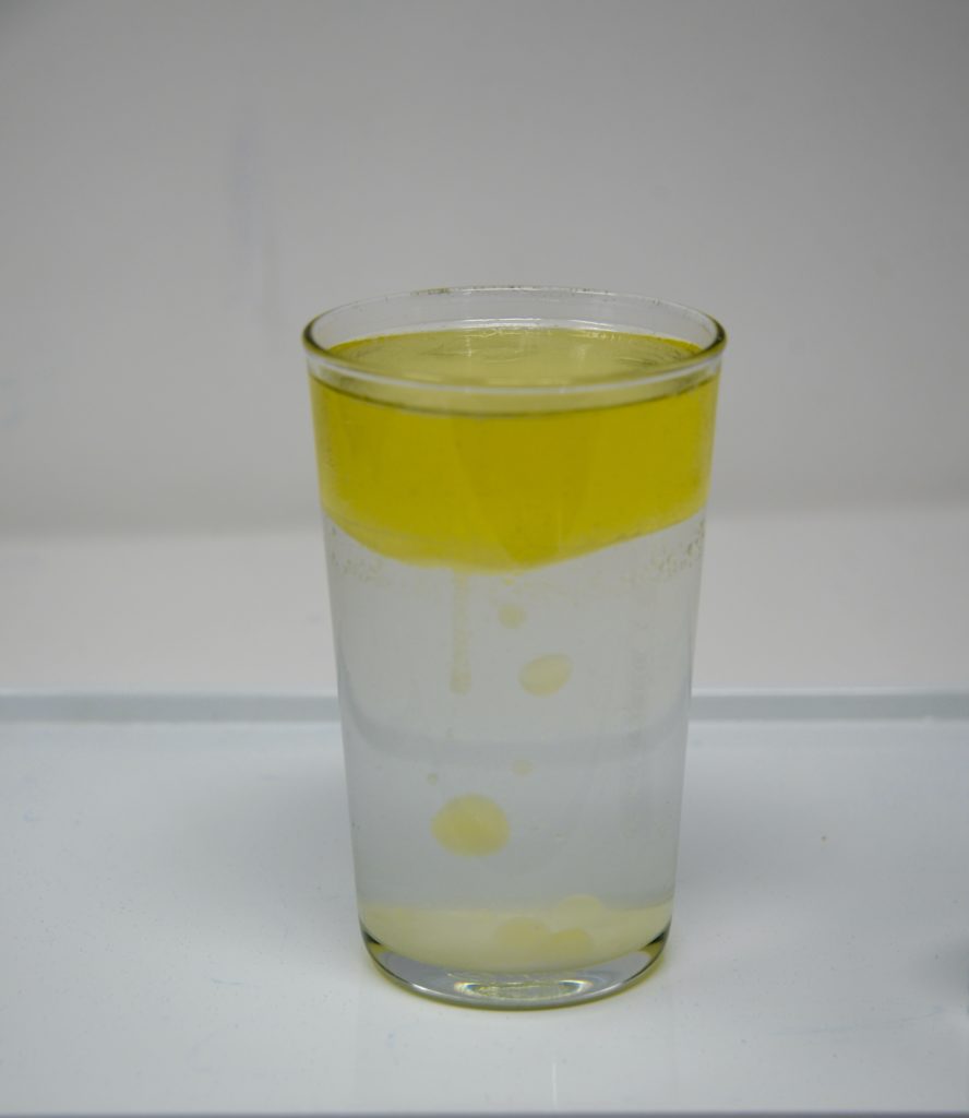 تجربة الحمم البركانية: طريقة عمل مصباح الحمم 2 بركان ملح مصنوع من الماء والزيت والملح