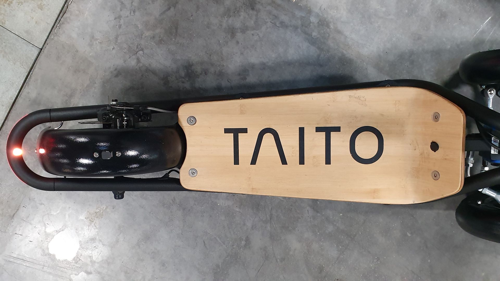 Une large plateforme en bambou - - Source : Matthieu Lauraux pour GoStart.Biz