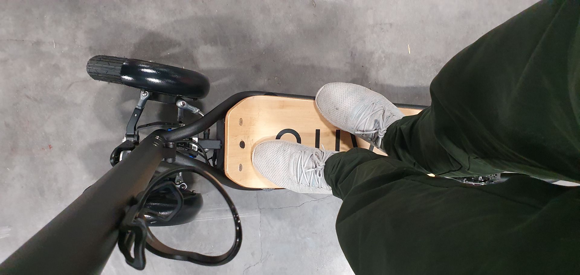 Les deux pieds en parallèle pour plus de stabilité - Source : Matthieu Lauraux pour GoStart.Biz