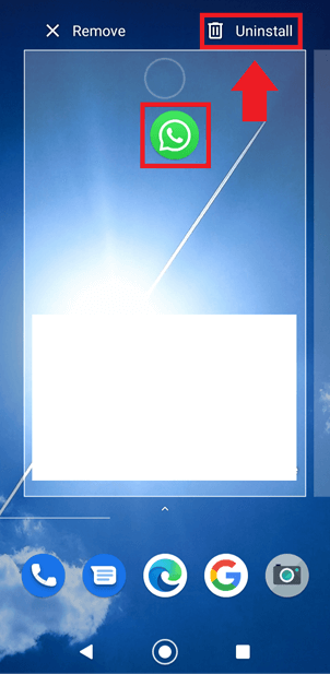Desinstala WhatsApp arrastrando el icono hacia “desinstalar”