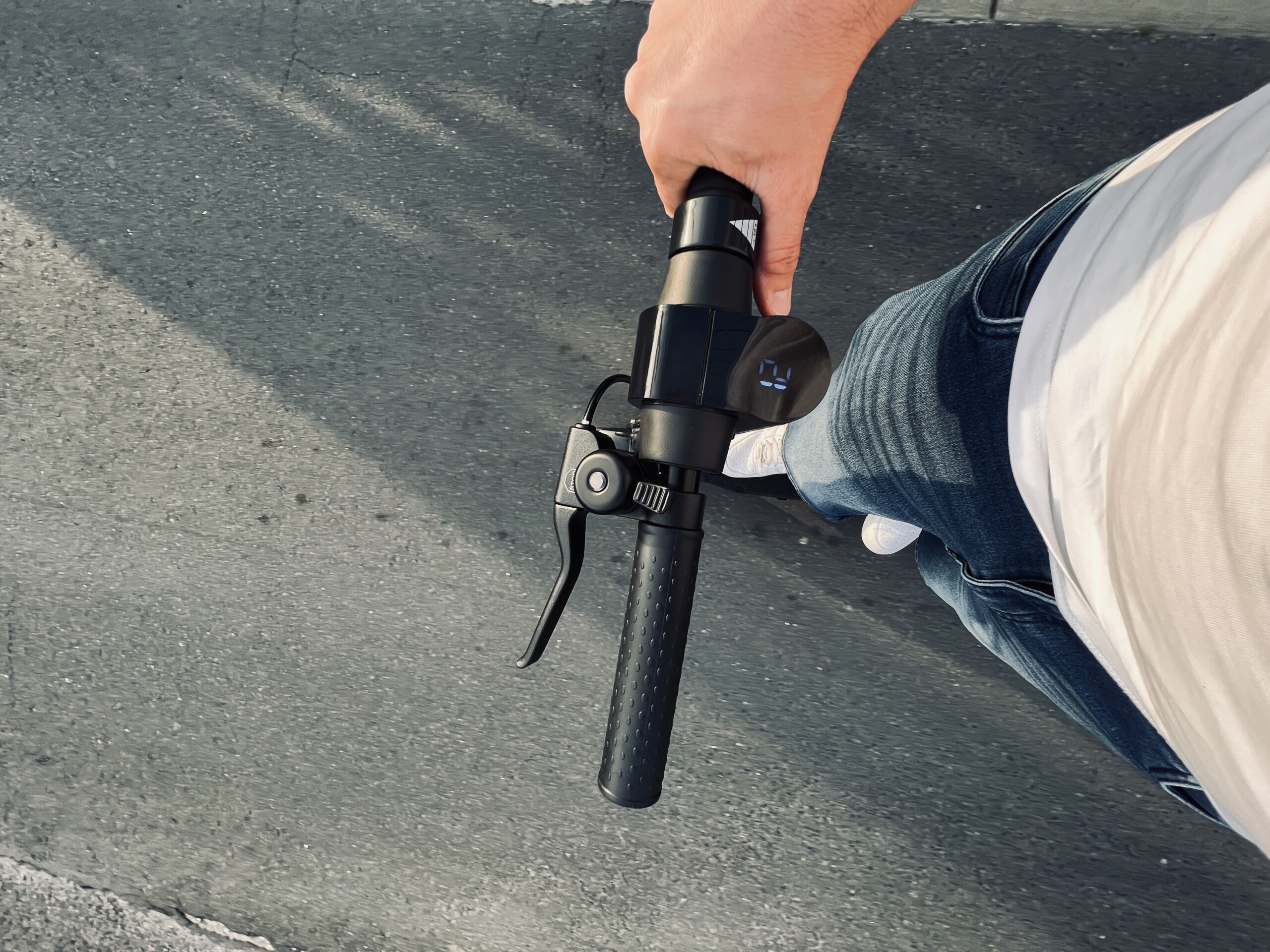 wispeed t855 essai photos iphone2 scaled.jpg6435a396f3b1a Wispeed T855 Review: An Exciting but Insufficient Electric Scooter