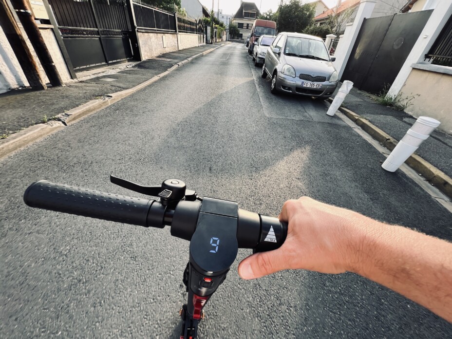 wispeed t855 essai photos iphone3 Wispeed T855 Review: An Exciting but Insufficient Electric Scooter